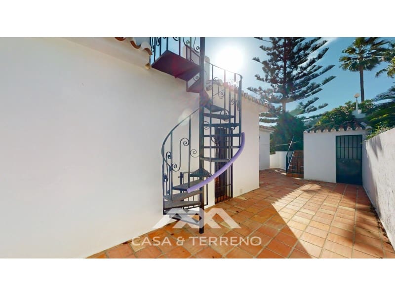 Chalet de 4 habitaciones en Nerja en venta con piscina - 1.450.000 € (Ref: 10184453)