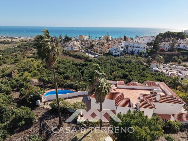 Chalet de 4 habitaciones en Nerja en venta con piscina - 1.450.000 € (Ref: 10184453)
