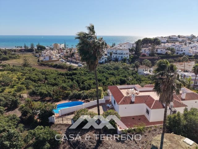Chalet de 4 habitaciones en Chaparil - Torrecilla - Punta Lara, Nerja en venta con piscina - 1.450.000 € (Ref: 10184453)