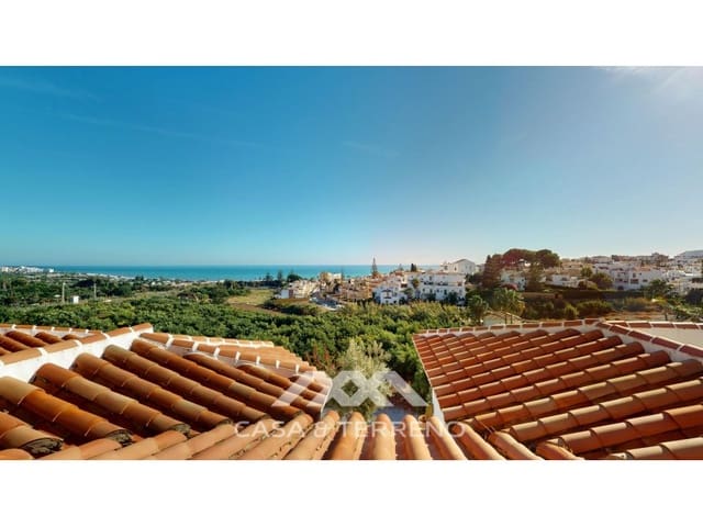 Chalet de 4 habitaciones en Chaparil - Torrecilla - Punta Lara, Nerja en venta con piscina - 1.450.000 € (Ref: 10184453)