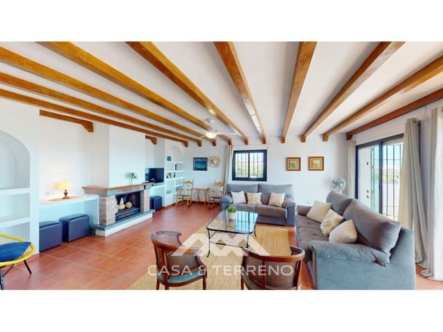 Chalet de 4 habitaciones en Chaparil - Torrecilla - Punta Lara, Nerja en venta con piscina - 1.450.000 € (Ref: 10184453)