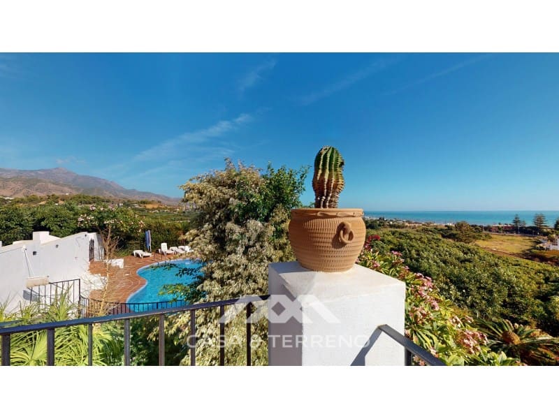 Chalet de 4 habitaciones en Nerja en venta con piscina - 1.450.000 € (Ref: 10184453)