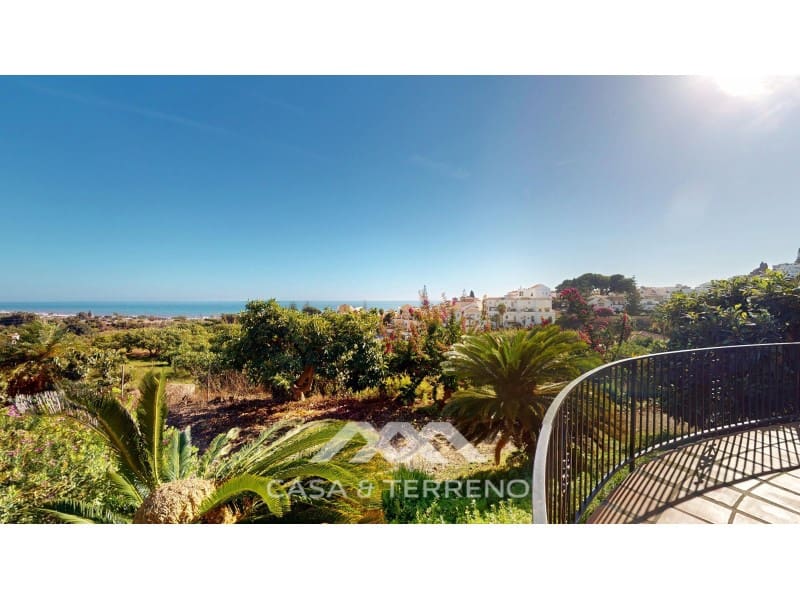 Chalet de 4 habitaciones en Nerja en venta con piscina - 1.450.000 € (Ref: 10184453)