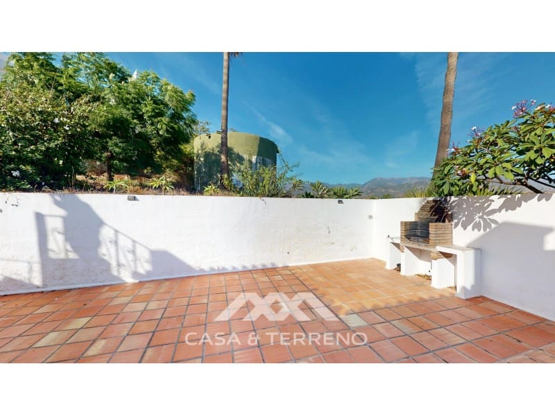 Chalet de 4 habitaciones en Nerja en venta con piscina - 1.450.000 € (Ref: 10184453)