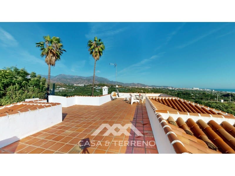 Chalet de 4 habitaciones en Nerja en venta con piscina - 1.450.000 € (Ref: 10184453)