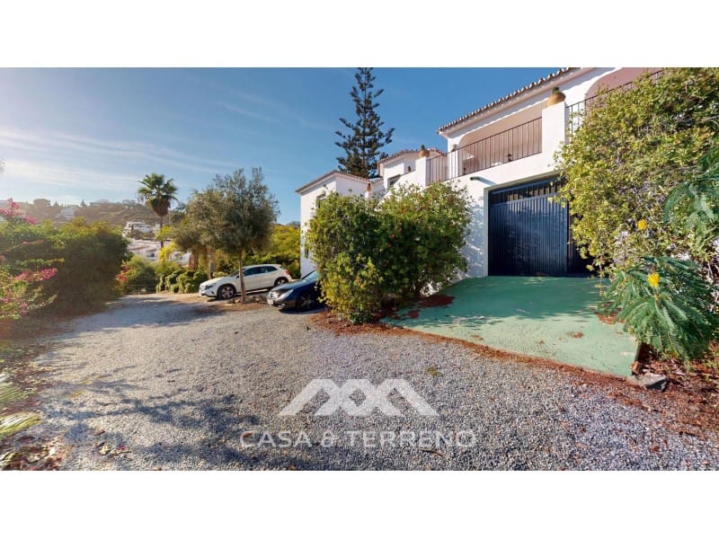 Chalet de 4 habitaciones en Nerja en venta con piscina - 1.450.000 € (Ref: 10184453)