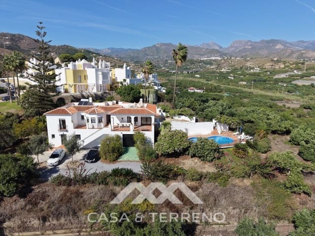 Chalet de 4 habitaciones en Chaparil - Torrecilla - Punta Lara, Nerja en venta con piscina - 1.450.000 € (Ref: 10184453)