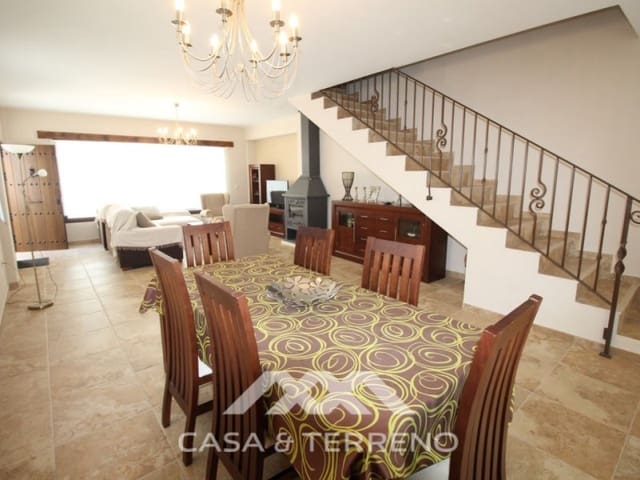 3 slaapkamer Halfvrijstaande villa te koop in Salares - € 212.100 (Ref: 4454055)