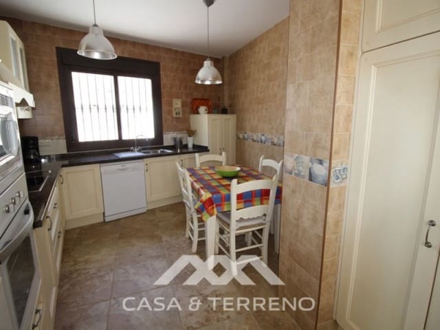 3 slaapkamer Halfvrijstaande villa te koop in Salares - € 212.100 (Ref: 4454055)