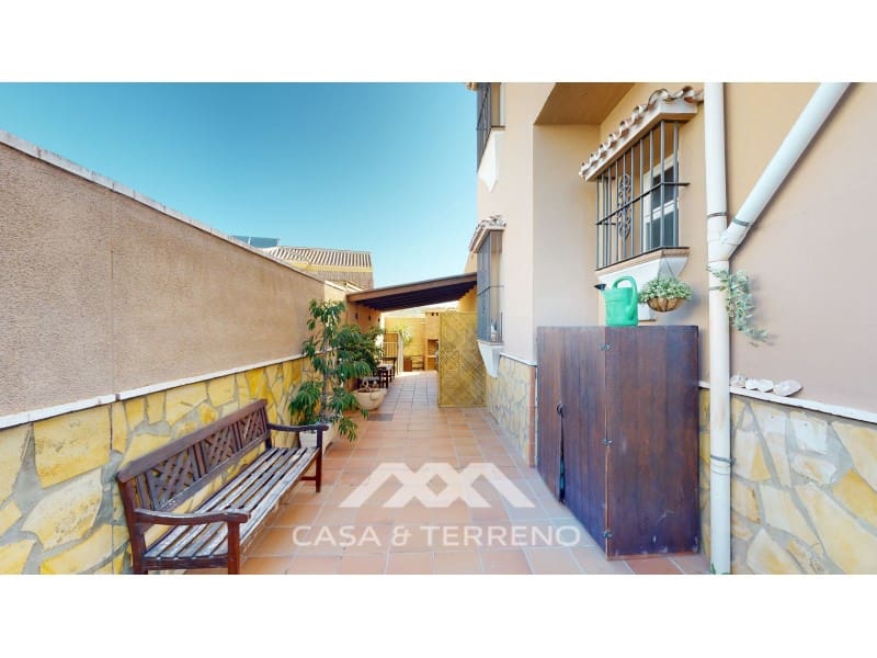 5 quarto Moradia para venda em Velez-Malaga com piscina garagem - 630 000 € (Ref: 4760536)