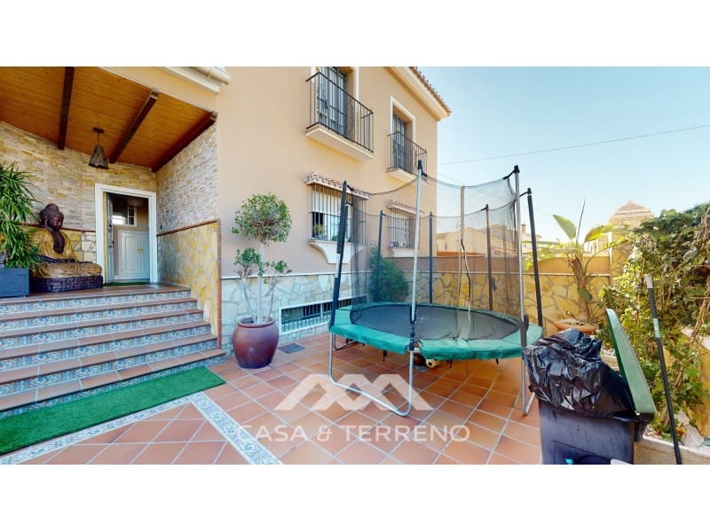 5 quarto Moradia para venda em Velez-Malaga com piscina garagem - 630 000 € (Ref: 4760536)