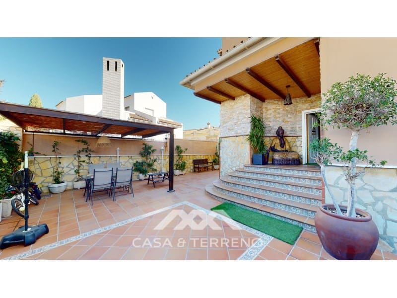 5 quarto Moradia para venda em Velez-Malaga com piscina garagem - 630 000 € (Ref: 4760536)