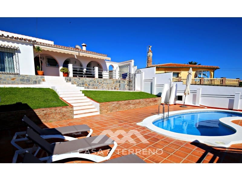 3 chambre Villa/Maison à vendre à Caleta de Velez avec piscine garage - 650 000 € (Ref: 6119589)