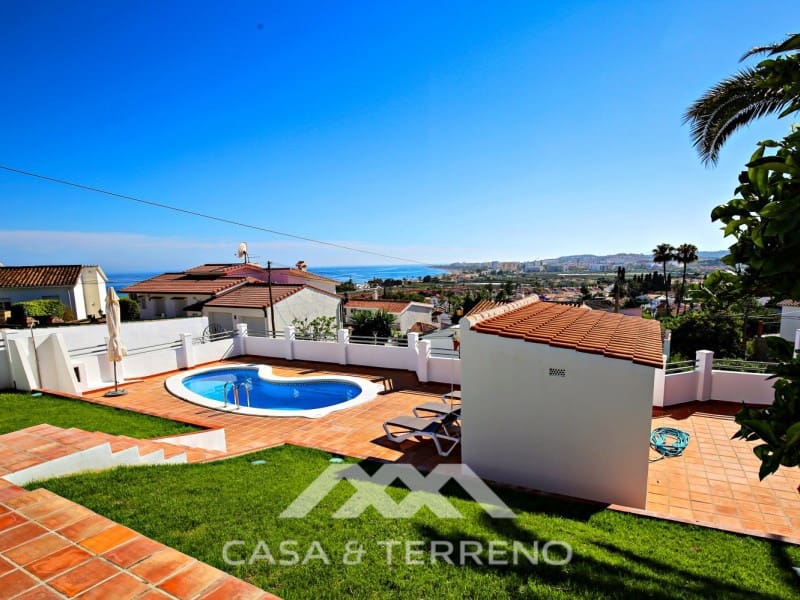 3 chambre Villa/Maison à vendre à Caleta de Velez avec piscine garage - 650 000 € (Ref: 6119589)