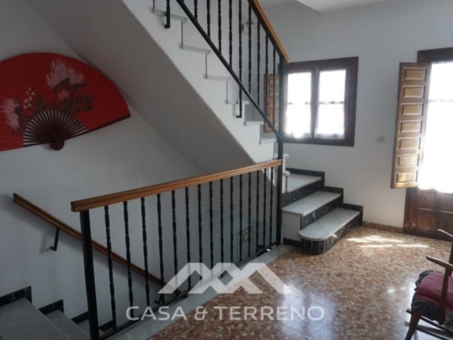 14 makuuhuone Paritalo myytävänä paikassa Periana - 279 000 € (Ref: 6214943)