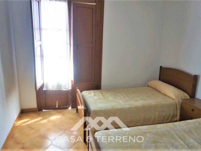 14 soveværelse Semi-Rækkehus til salg i Periana - € 279.000 (Ref: 6214943)