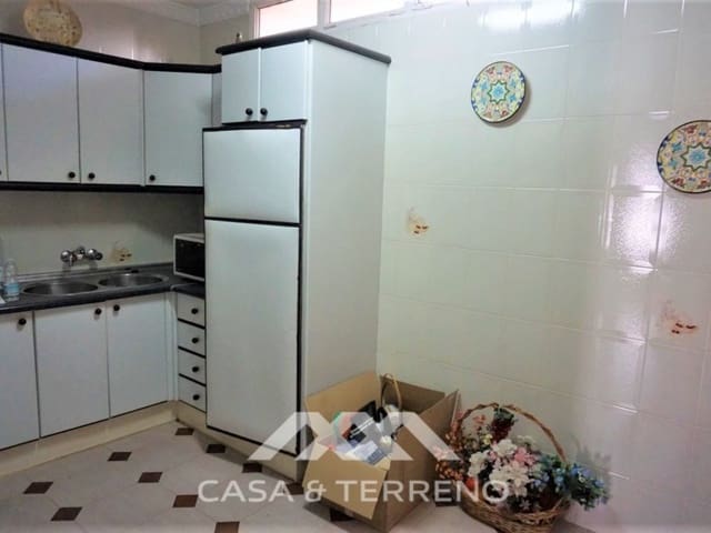 14 makuuhuone Paritalo myytävänä paikassa Periana - 279 000 € (Ref: 6214943)