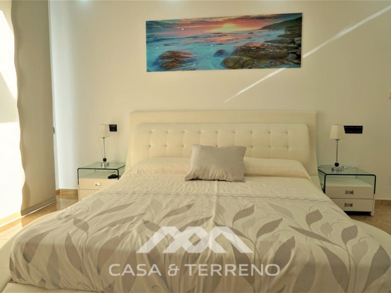 3 slaapkamer Villa te koop in Torre del Mar met zwembad garage - € 796.000 (Ref: 6627950)