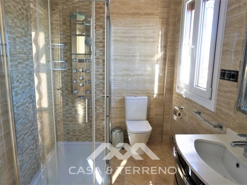 3 slaapkamer Villa te koop in Torre del Mar met zwembad garage - € 796.000 (Ref: 6627950)