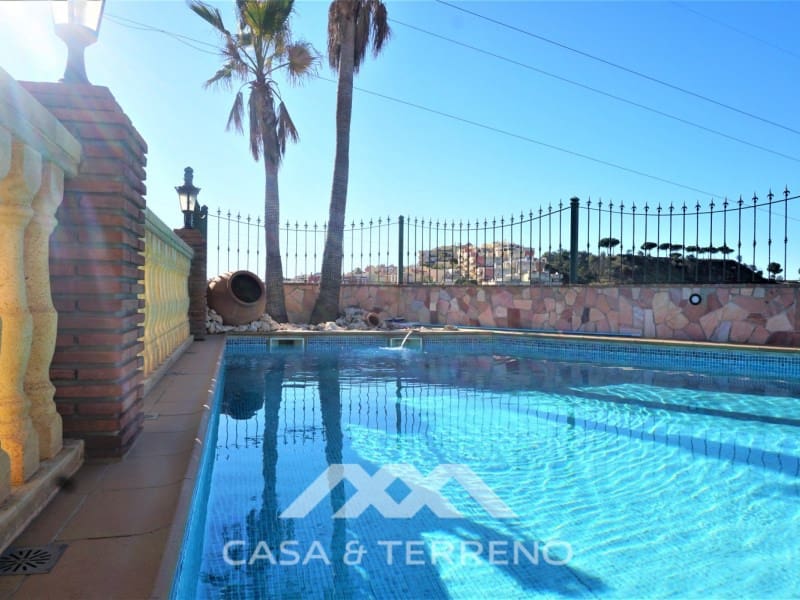 3 slaapkamer Villa te koop in Torre del Mar met zwembad garage - € 796.000 (Ref: 6627950)