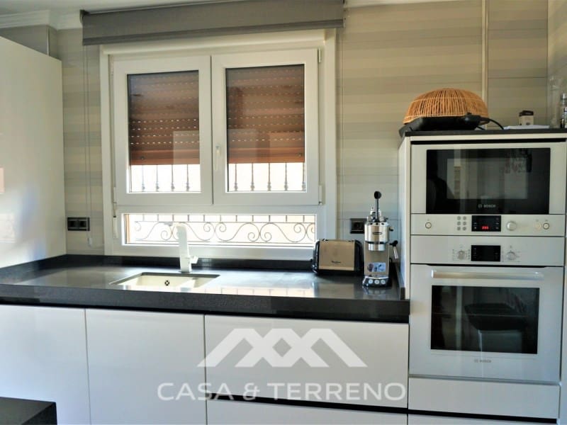 3 slaapkamer Villa te koop in Torre del Mar met zwembad garage - € 796.000 (Ref: 6627950)