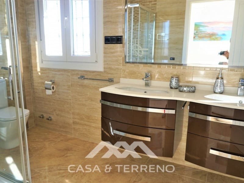 3 slaapkamer Villa te koop in Torre del Mar met zwembad garage - € 796.000 (Ref: 6627950)