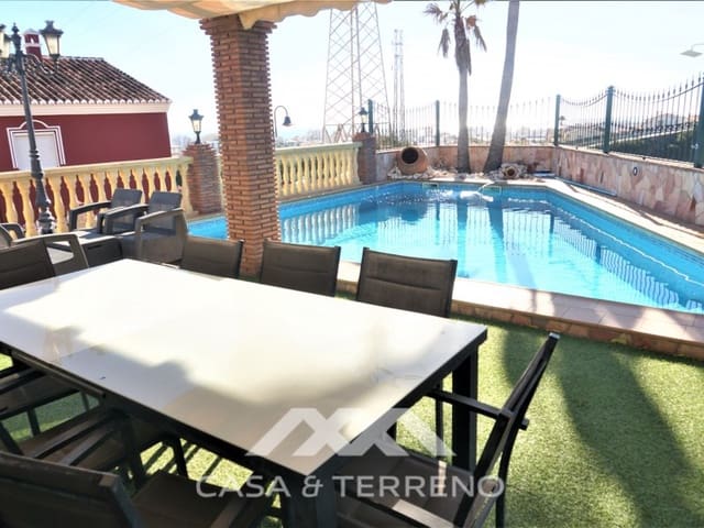 3 slaapkamer Villa te koop in Torre del Mar, Vélez-Málaga met zwembad garage - € 796.000 (Ref: 6627950)