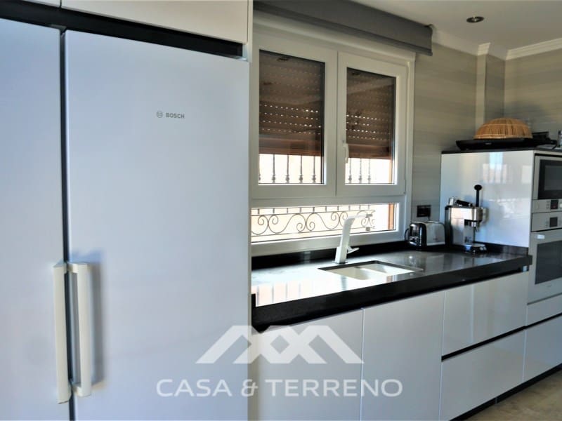 3 slaapkamer Villa te koop in Torre del Mar met zwembad garage - € 796.000 (Ref: 6627950)