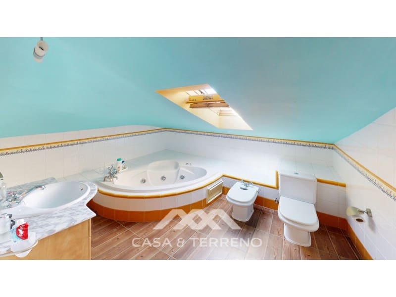 6 sypialnia Willa na sprzedaż w Alcaucin z basenem garażem - 674 500 € (Ref: 6817970)