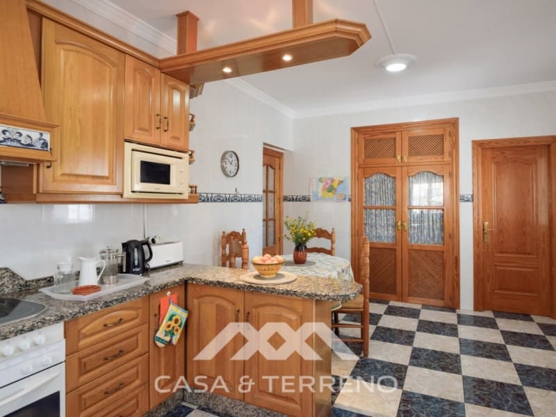 6 soveværelse Villa til salg i Vinuela med swimmingpool - € 349.000 (Ref: 7117339)