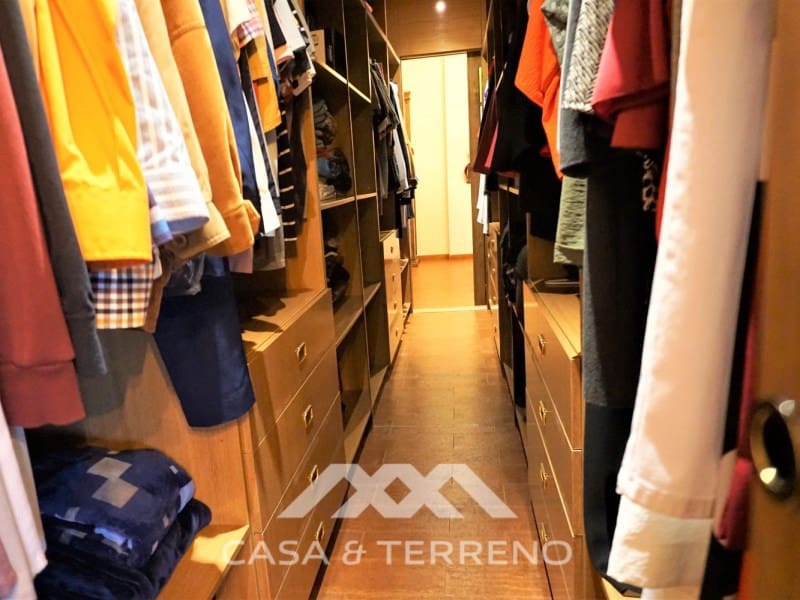 5 soveværelse Villa til salg i Sayalonga med swimmingpool garage - € 585.000 (Ref: 7310776)