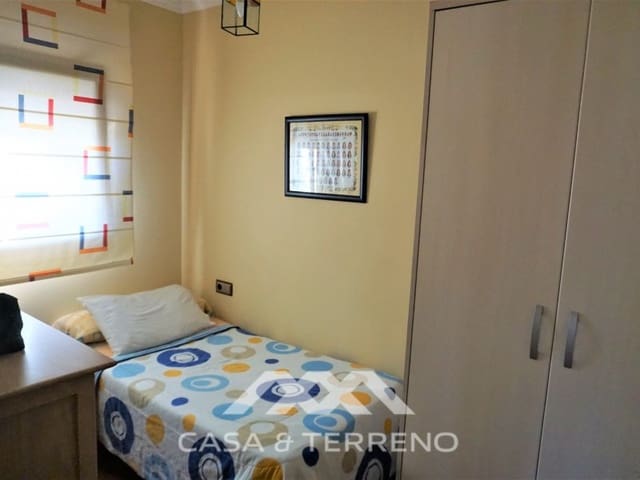 5 sovrum Villa till salu i Sayalonga med pool garage - 585 000 € (Ref: 7310776)