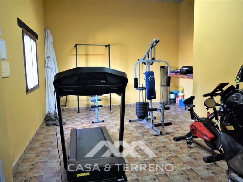 5 soveværelse Villa til salg i Sayalonga med swimmingpool garage - € 585.000 (Ref: 7310776)