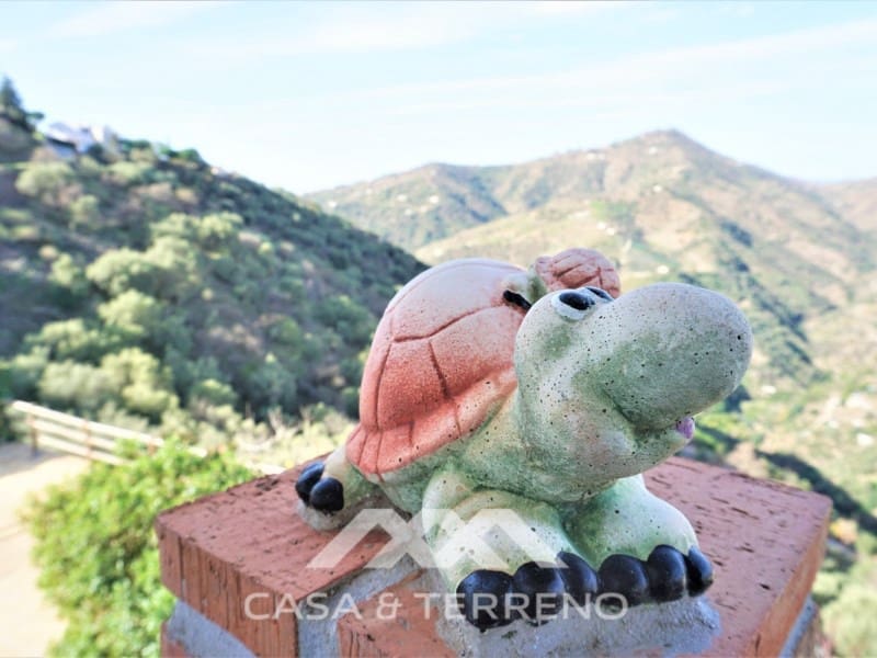 5 soveværelse Villa til salg i Sayalonga med swimmingpool garage - € 585.000 (Ref: 7310776)