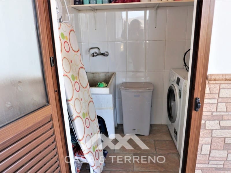 5 soveværelse Villa til salg i Sayalonga med swimmingpool garage - € 585.000 (Ref: 7310776)