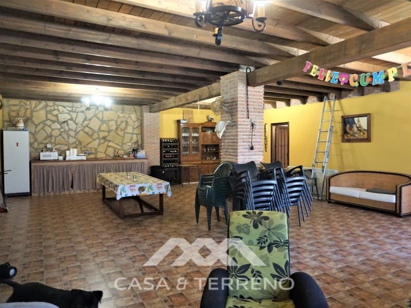 5 soveværelse Villa til salg i Sayalonga med swimmingpool garage - € 585.000 (Ref: 7310776)