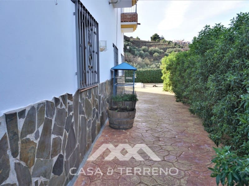 5 soveværelse Villa til salg i Sayalonga med swimmingpool garage - € 585.000 (Ref: 7310776)