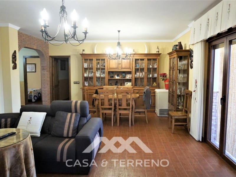 5 soveværelse Villa til salg i Sayalonga med swimmingpool garage - € 585.000 (Ref: 7310776)