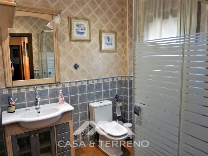 5 soveværelse Villa til salg i Sayalonga med swimmingpool garage - € 585.000 (Ref: 7310776)