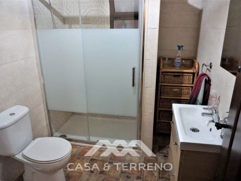 5 soveværelse Villa til salg i Sayalonga med swimmingpool garage - € 585.000 (Ref: 7310776)