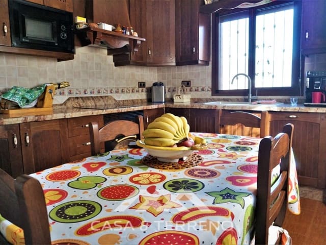 5 sovrum Villa till salu i Sayalonga med pool garage - 585 000 € (Ref: 7310776)