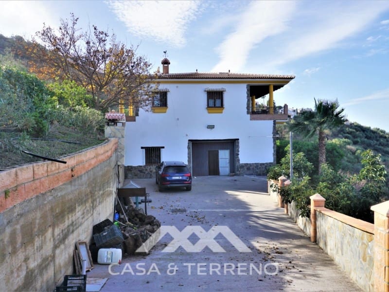 5 soveværelse Villa til salg i Sayalonga med swimmingpool garage - € 585.000 (Ref: 7310776)