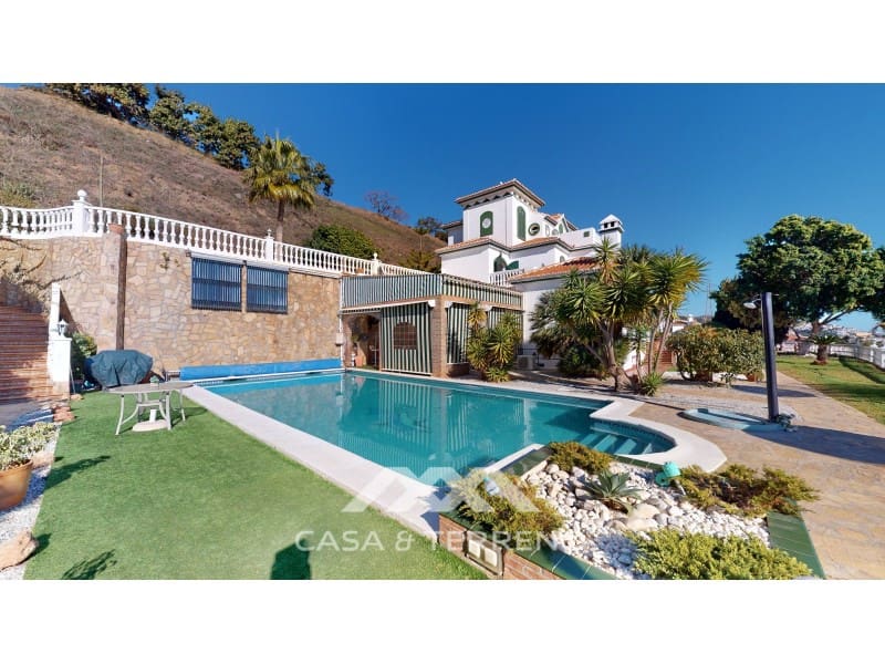 8 soveværelse Villa til salg i Torrox-Costa med swimmingpool - € 1.200.000 (Ref: 7387984)