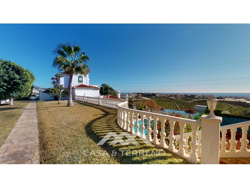 8 soveværelse Villa til salg i Torrox-Costa med swimmingpool - € 1.200.000 (Ref: 7387984)