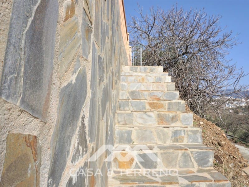 4 soveværelse Villa til salg i Sayalonga med swimmingpool garage - € 584.000 (Ref: 7411000)