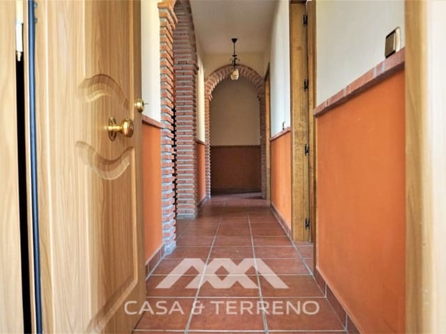 4 sovrum Villa till salu i Sayalonga med pool garage - 584 000 € (Ref: 7411000)