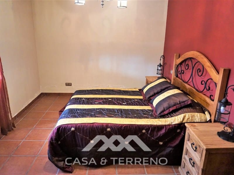 4 soveværelse Villa til salg i Sayalonga med swimmingpool garage - € 584.000 (Ref: 7411000)