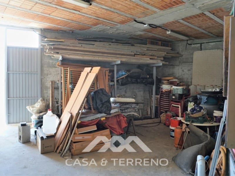 4 soveværelse Villa til salg i Sayalonga med swimmingpool garage - € 584.000 (Ref: 7411000)