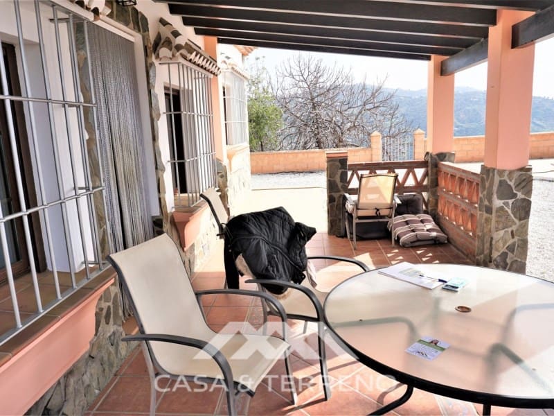 4 soveværelse Villa til salg i Sayalonga med swimmingpool garage - € 584.000 (Ref: 7411000)