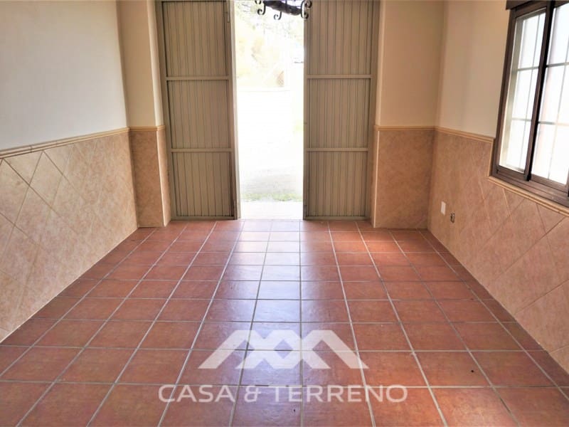 4 soveværelse Villa til salg i Sayalonga med swimmingpool garage - € 584.000 (Ref: 7411000)